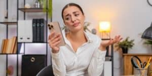 Image of a sales rep failing at cold calling