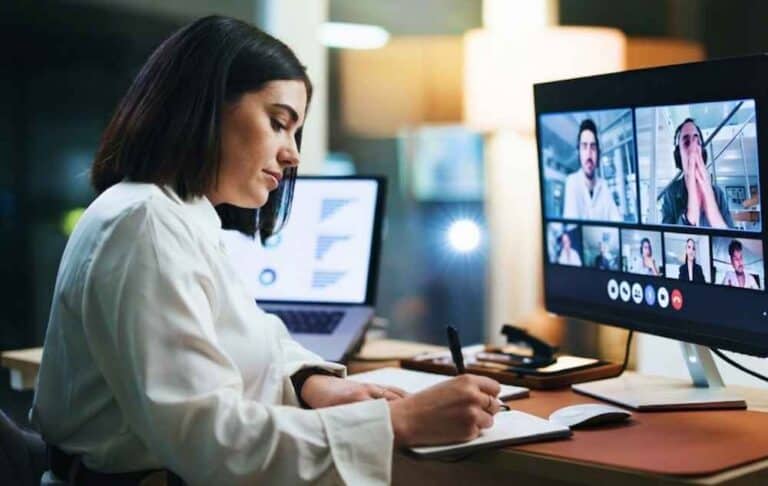 Image of sales person using Jeb Blount's video sales call checklist